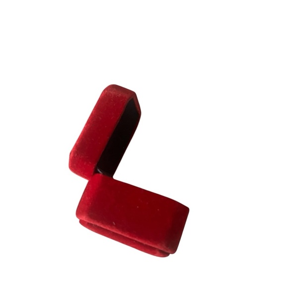 NWT! Red Velvet Ring Jewelry Box - Picture 3 of 6